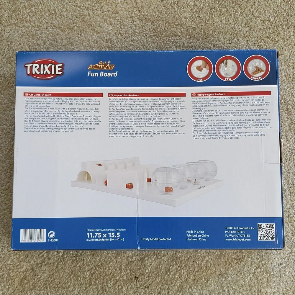 😻NIB Trixie Cat Activity Fun Board